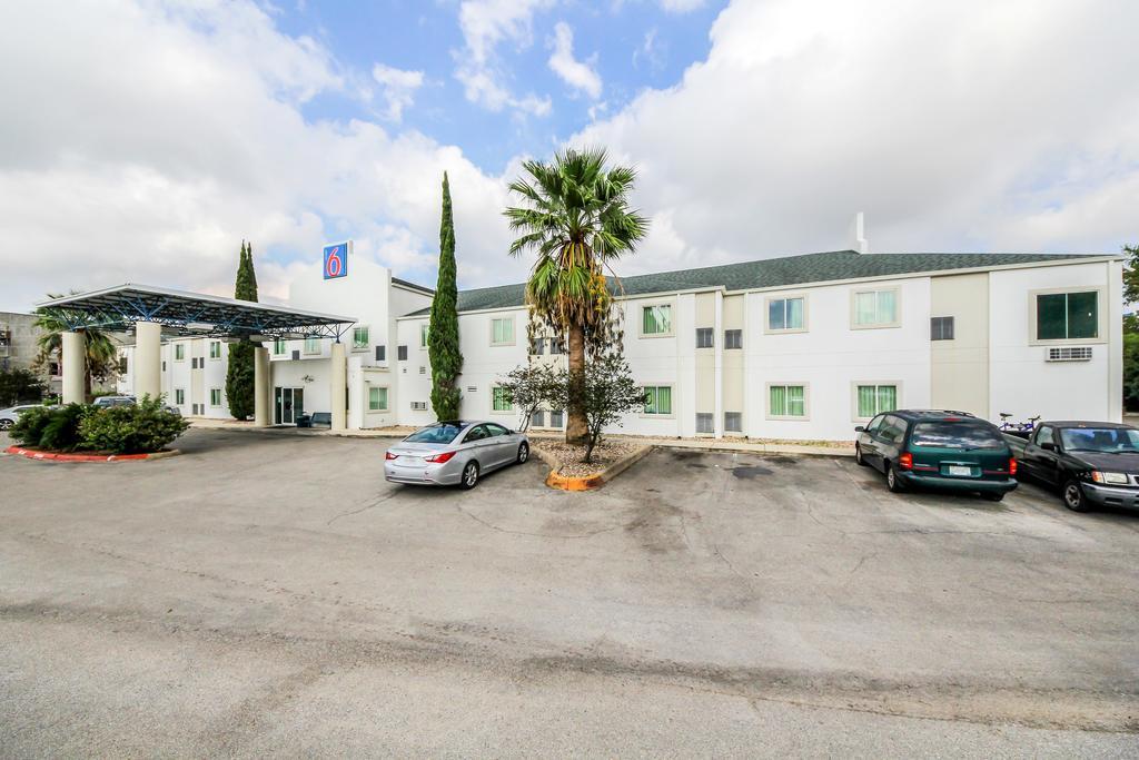 Motel 6 New Braunfels Eksteriør bilde